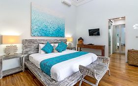 Pura Villa